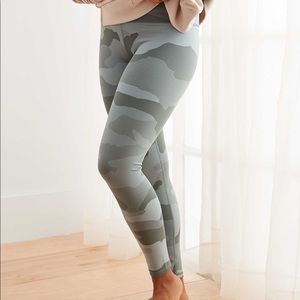 Aerie Textured Camo Highwaisted 7/8 Legging *Long*